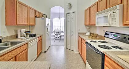 Bright Spring Hill Home: 5 Mi to Weeki Wachee Park