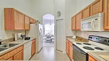 House (4 Bedrooms) | Interior