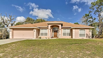 House (4 Bedrooms) | Exterior