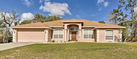 House (4 Bedrooms) | Exterior