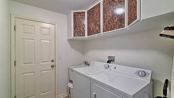 ุงูู
ูุดุฃุฉ ู
ู ุงูุฏุงุฎู