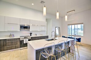 House (4 Bedrooms) | Interior - Private Pool: Canalfront Home in Cape Coral (Cape Coral)