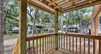 Cabin w/ Fire Pit, Walk to Steinhatchee River!