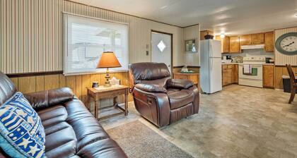 Cabin w/ Fire Pit, Walk to Steinhatchee River!
