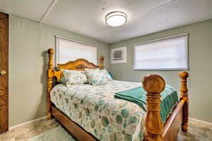 House (2 Bedrooms) | Interior - Cabin w/ Fire Pit, Walk to Steinhatchee River! (Steinhatchee)