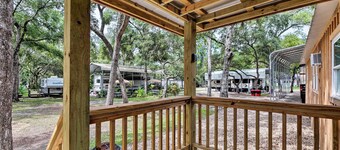 Cabin w/ Fire Pit, Walk to Steinhatchee River!
