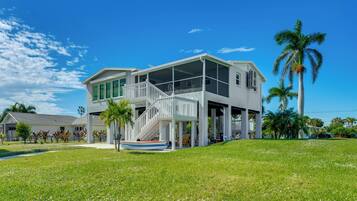 المنشأة من الداخل