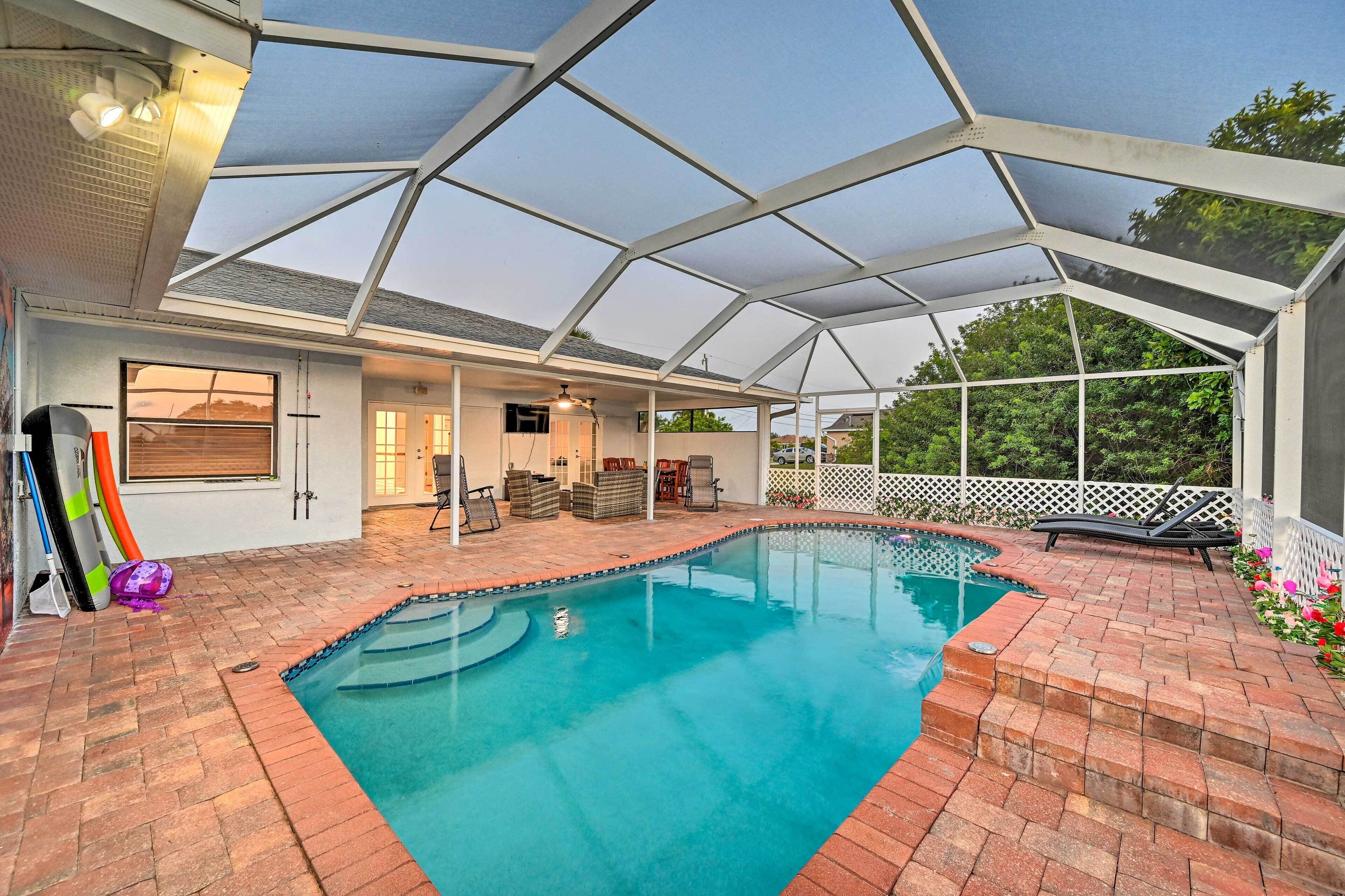 Canalfront Cape Coral Home w/ Kayaks & Bikes!