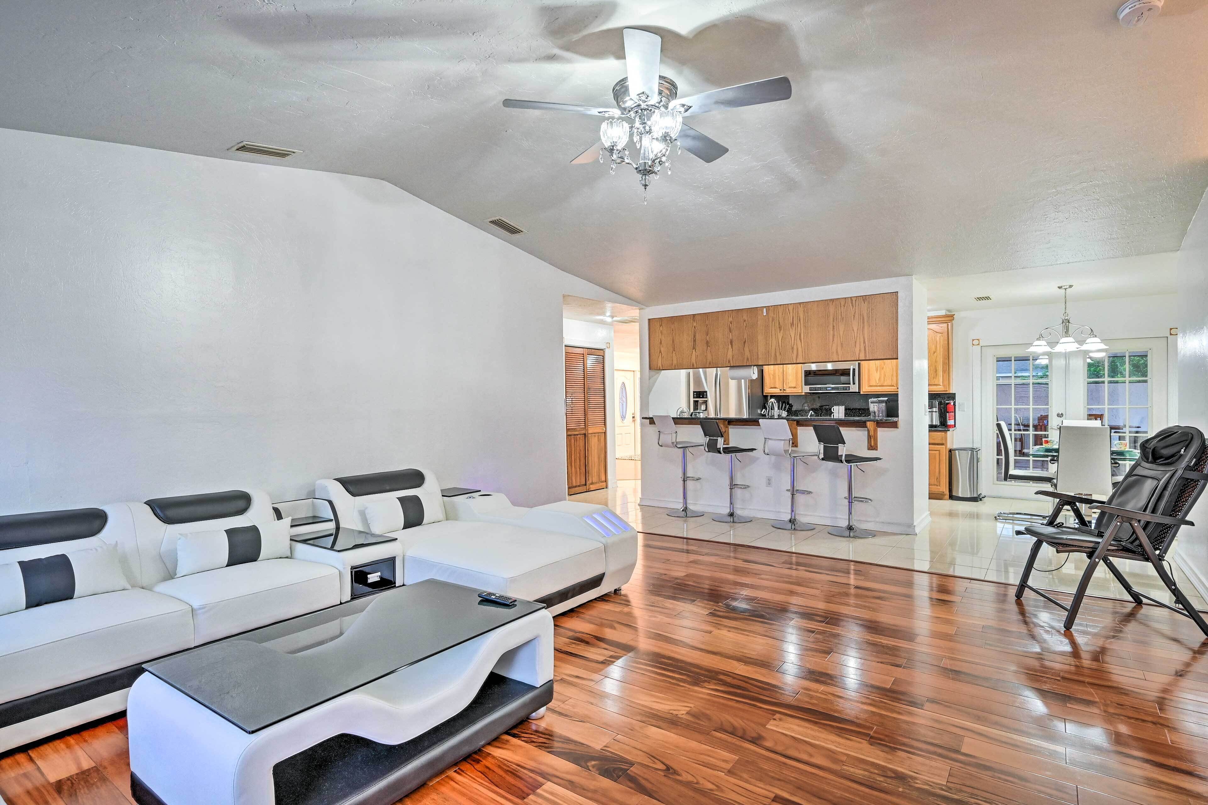 Canalfront Cape Coral Home w/ Kayaks & Bikes!