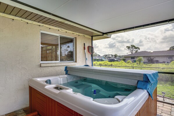 House (2 Bedrooms) | Interior - Canalfront Retreat w/ Heated Pool & Hot Tub! (Port Charlotte)