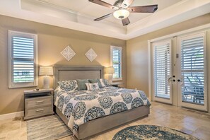 Hus (4 Bedrooms) | 4 soverom, skrivebord for bærbar PC og sengetøy