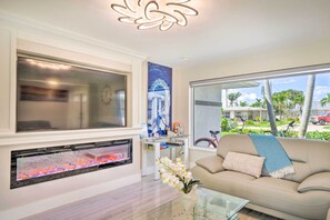 Interior - Outdoor Entertainment Oasis: Cape Coral Home (Cape Coral)