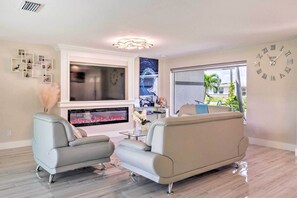 House (3 Bedrooms) | Interior - Outdoor Entertainment Oasis: Cape Coral Home (Cape Coral)