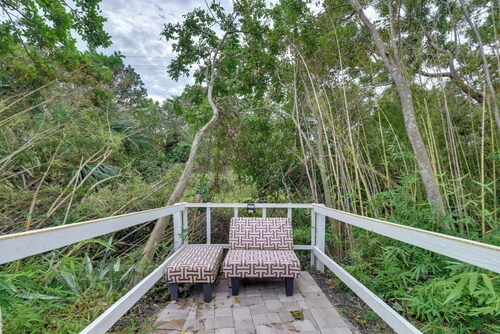 Convenient Sarasota Studio w/ Lush Backyard!