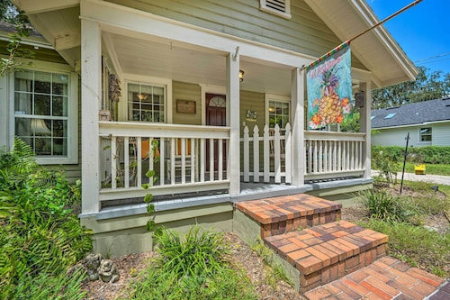 Walk to Mount Dora Historic District: Cozy Home!