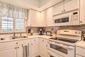 House (3 Bedrooms) | Interior - Chic Cape Coral Oasis w/ Pool: 5 Mi to Beach! (Cape Coral)