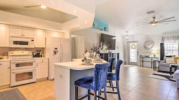 House (3 Bedrooms) | Interior