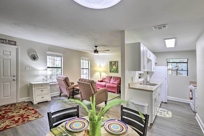 Charming Tallahassee Townhouse ~ 3 Mi to Fsu!