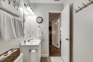 Interior - Charming Tallahassee Townhouse ~ 3 Mi to Fsu! (Tallahassee)