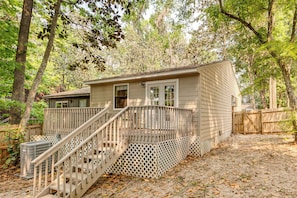A single-story house with a wooden deck and a staircase leading to the front door. - Charming Tallahassee Townhouse ~ 3 Mi to Fsu! (Tallahassee)