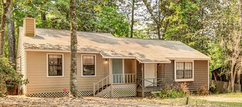 Charming Tallahassee Townhouse ~ 3 Mi to Fsu!