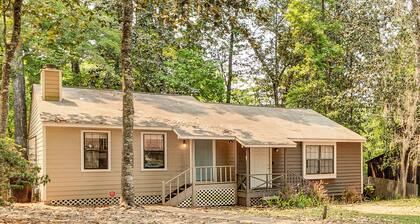 Charming Tallahassee Townhouse ~ 3 Mi to Fsu!