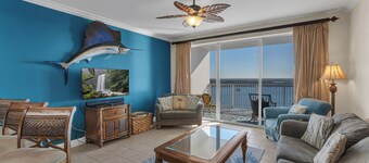 Luxury Condo w/ Huge Private Balcony on Lake Bryan