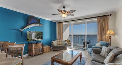 Luxury Condo w/ Huge Private Balcony on Lake Bryan