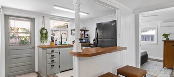 4 Mi to Dtwn: Jensen Beach Cottage