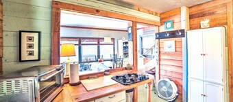 Coastal Perry Cottage ~ 2 Mi to Boat Ramp!