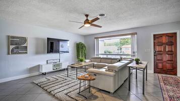 House (3 Bedrooms) | Living area | TV