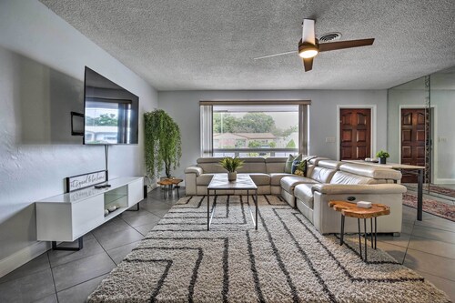 Private Pool & Dock: Coconut Creek Home!