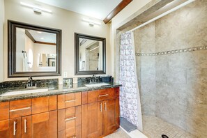 Apartment (4 Bedrooms) | Interior - Colorful Townhome, Steps to Clearwater Beach! (Clearwater Beach)