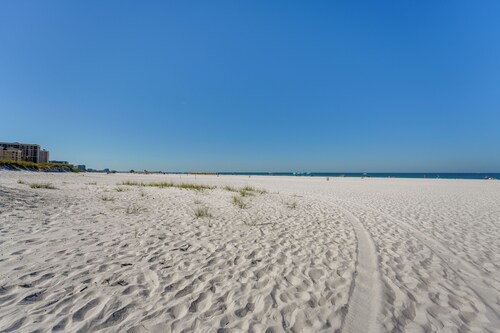 Colorful Townhome, Steps to Clearwater Beach!