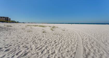 Colorful Townhome, Steps to Clearwater Beach!