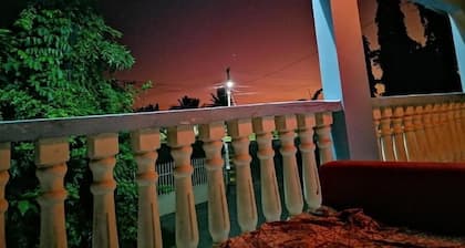 Libby's Vacation Rental- 2 Bed Home w/ 55inch Smart TV & A.C