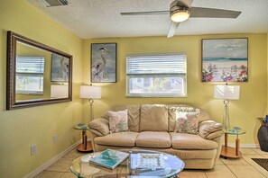 Apartment (1 Bedroom) | Interior - Comfy Dunedin Escape: 1 Block to Main Street! (Dunedin)