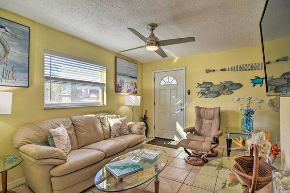 Front of property - Comfy Dunedin Escape: 1 Block to Main Street! (Dunedin)