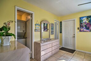 Interior - Comfy Dunedin Escape: 1 Block to Main Street! (Dunedin)