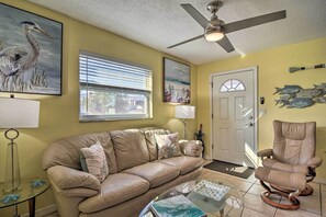 Interior - Comfy Dunedin Escape: 1 Block to Main Street! (Dunedin)