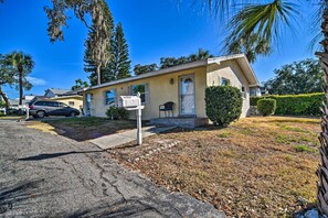 Apartment (1 Bedroom) | Interior - Comfy Dunedin Escape: 1 Block to Main Street! (Dunedin)