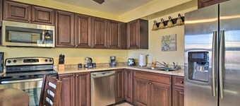 Comfy Dunedin Escape: 1 Block to Main Street!