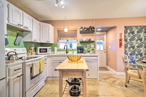 Horno, placa de cocina, lavavajillas y licuadora