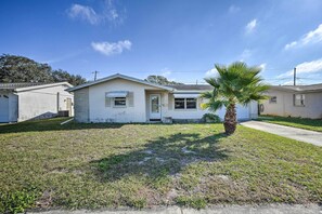 House (2 Bedrooms) | Interior - Cozy Holiday Home w/ Yard ~ 5 Mi to Beach! (Holiday)