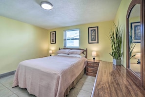 House (2 Bedrooms) | Interior - Cozy Holiday Home w/ Yard ~ 5 Mi to Beach! (Holiday)