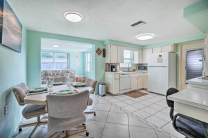 House (2 Bedrooms) | Dining