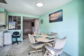 Interior - Cozy Holiday Home w/ Yard ~ 5 Mi to Beach! (Holiday)