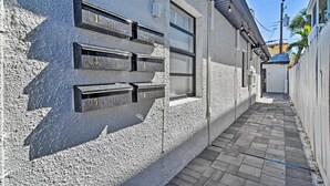 Unclassified image, 2 of 26, button - 2 Conjoined Units - Steps From Madeira Beach! (Madeira Beach)