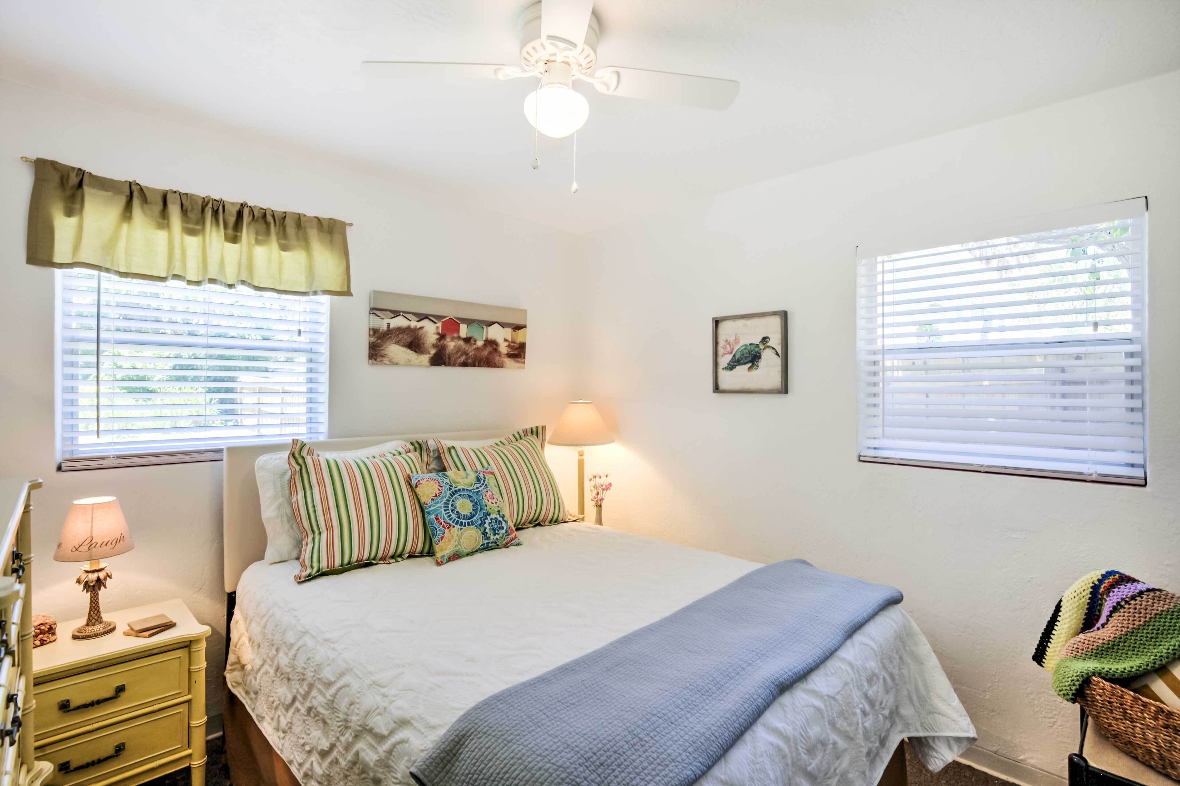 Cozy NSB Abode w/ BBQ & Fire Pit - Walk to Beach!