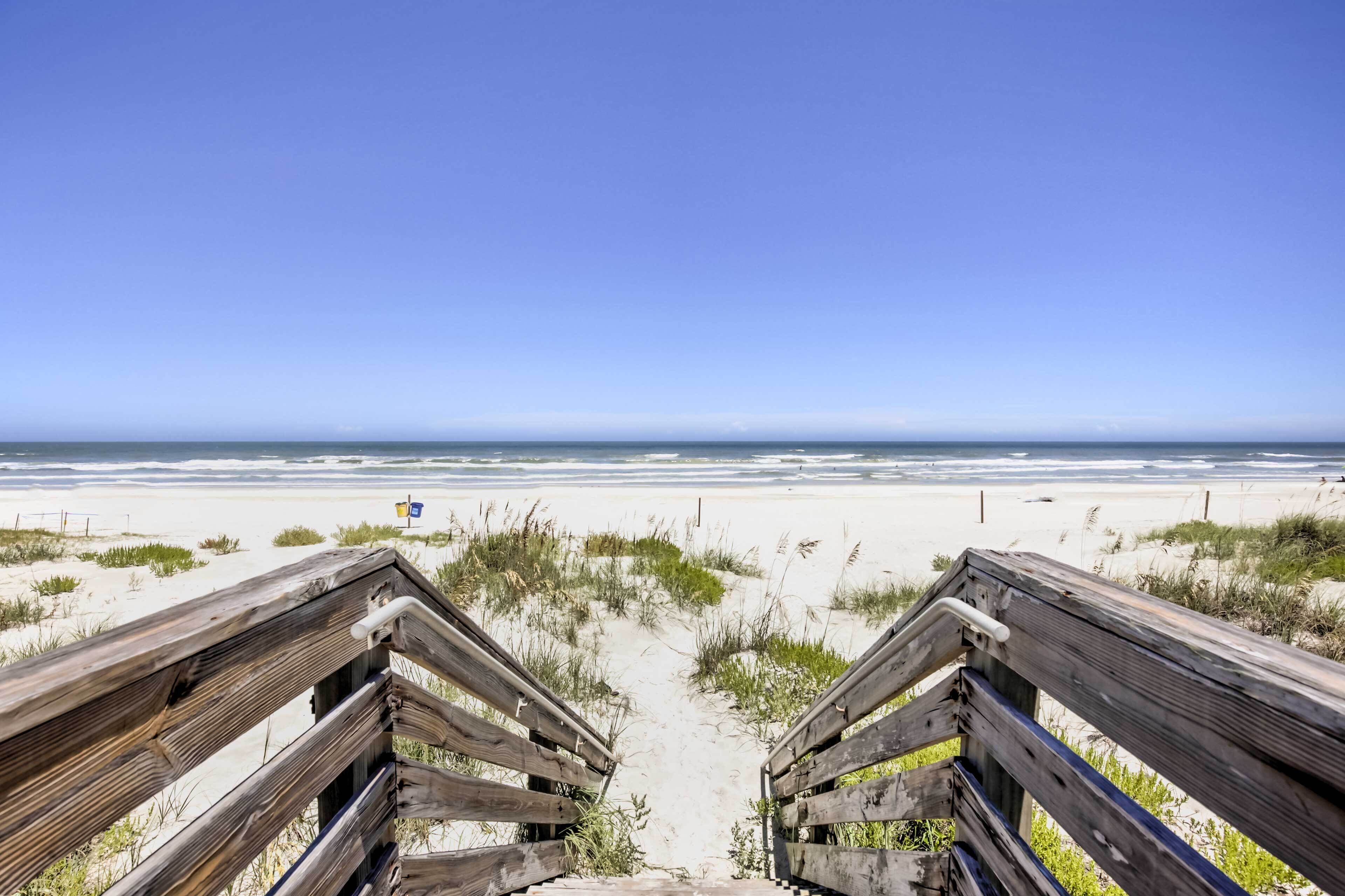 Cozy NSB Abode w/ BBQ & Fire Pit - Walk to Beach!